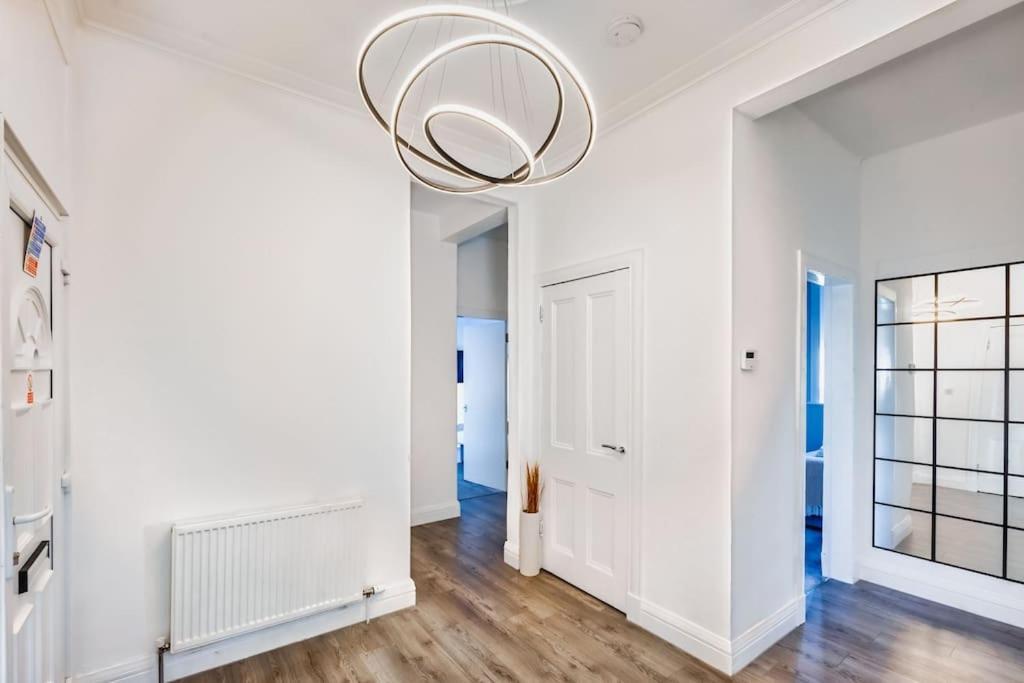 Kali Apartment - Spacious 3 Bed Apartment In Wishaw Wishaw  Luaran gambar